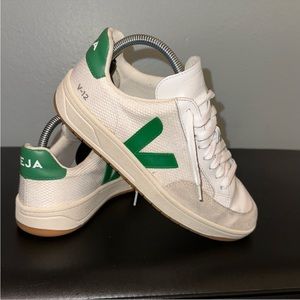 Veja v-12 Green & White 39/8